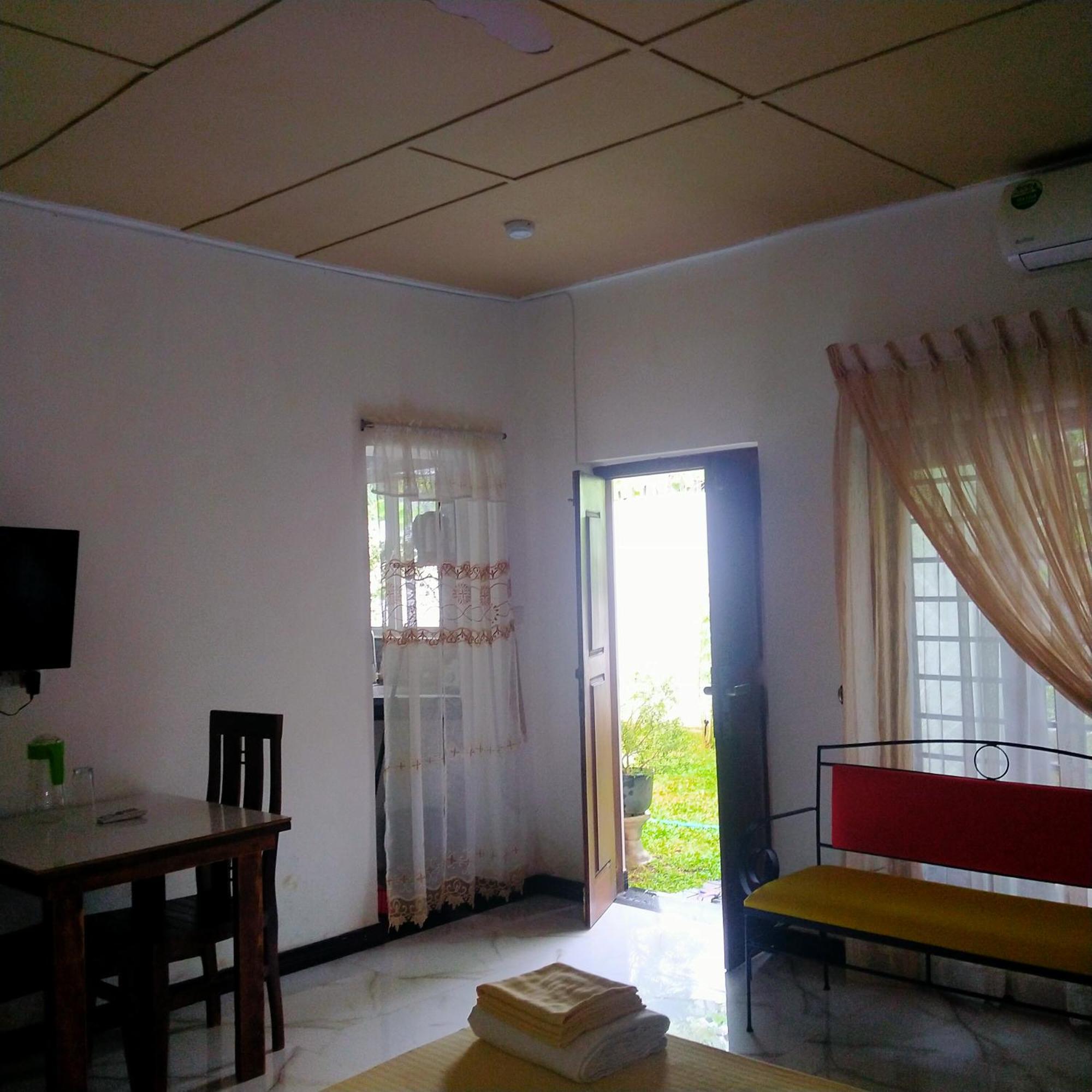 Living Home Негомбо Стая снимка