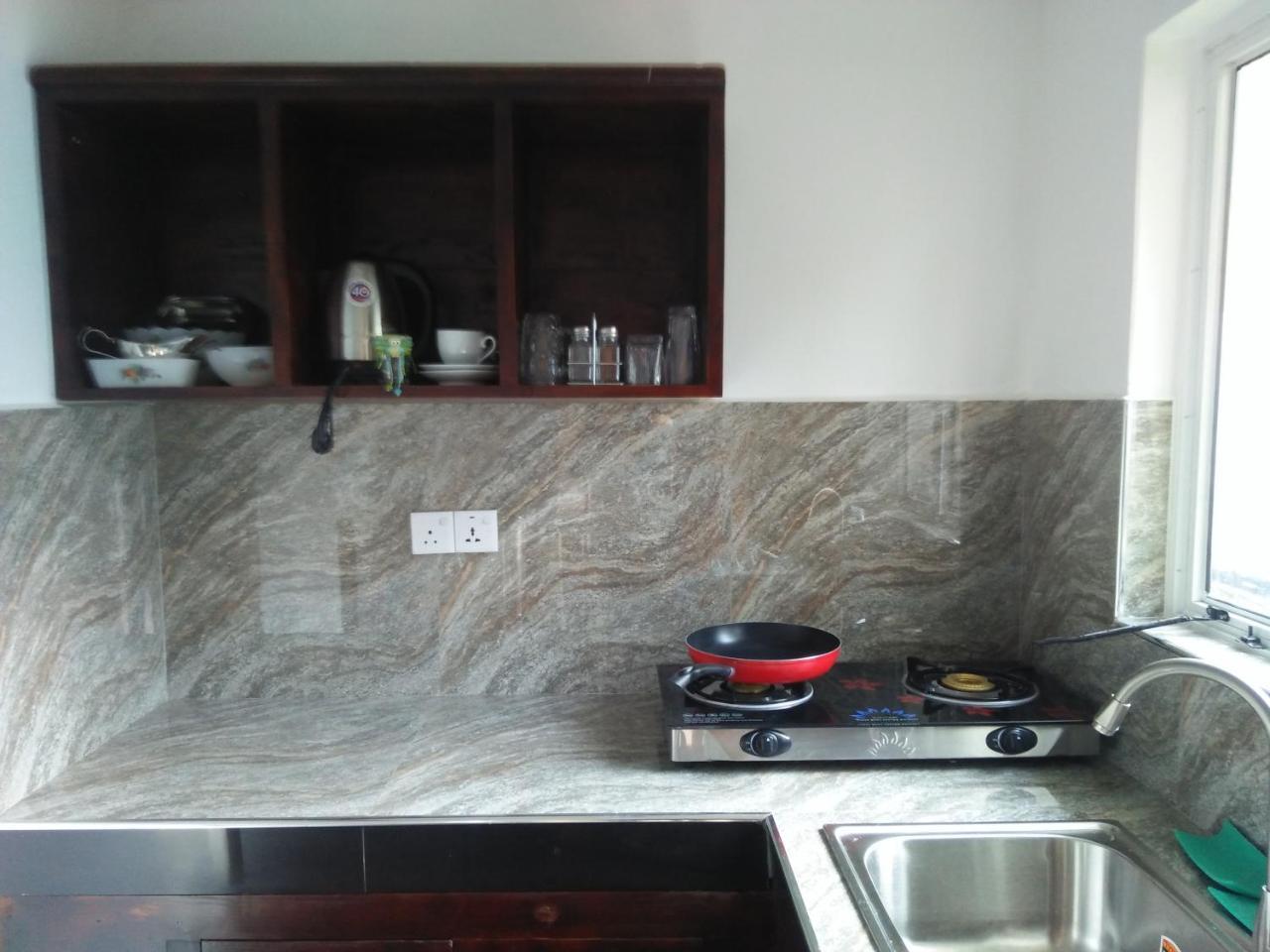 Living Home Негомбо Екстериор снимка