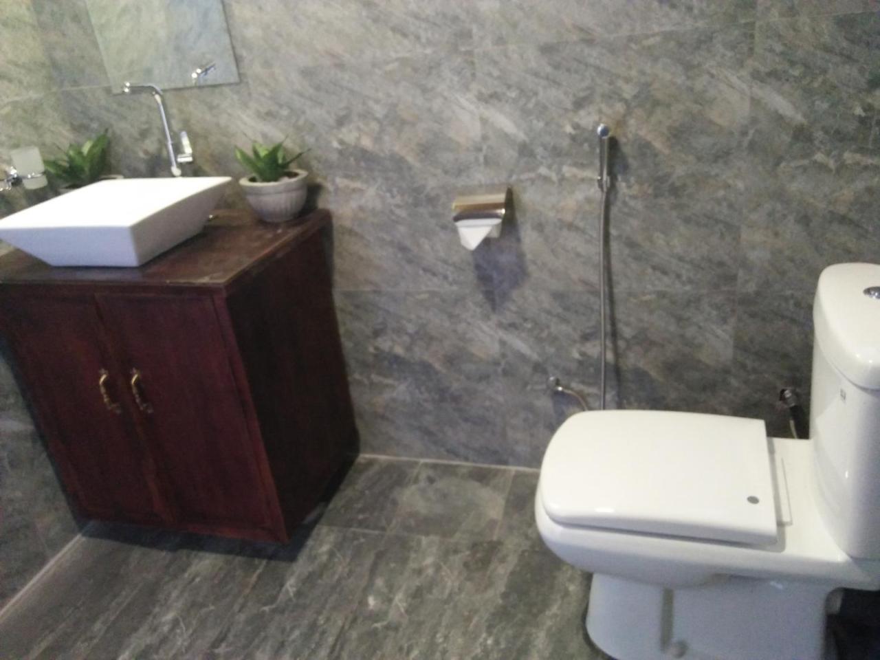 Living Home Негомбо Екстериор снимка