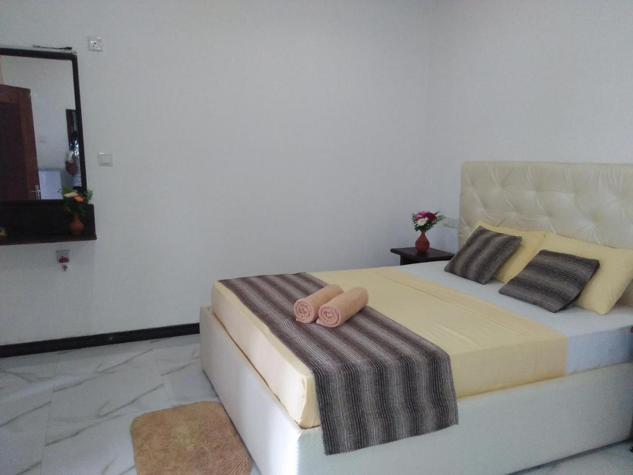 Living Home Негомбо Екстериор снимка